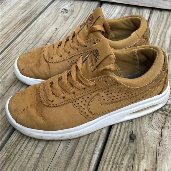 Nike Shoes Nike Sb Air Max Bruin Vapor Wheat Suede Sneakers